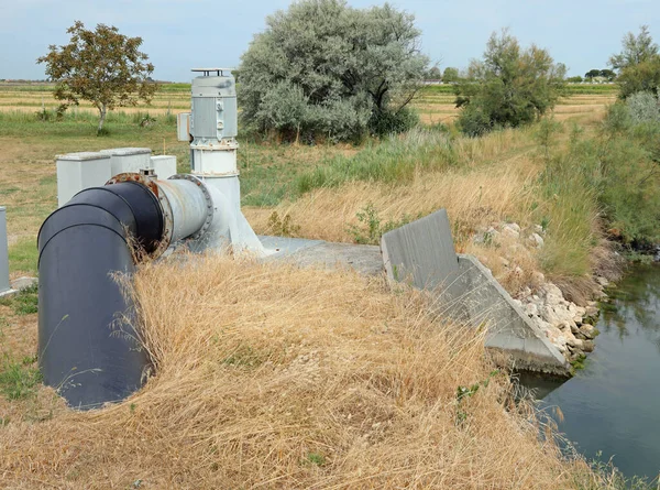 Large Pipe Dewatering Pump Used Suck Water Canal Irrigate Fields — Fotografia de Stock