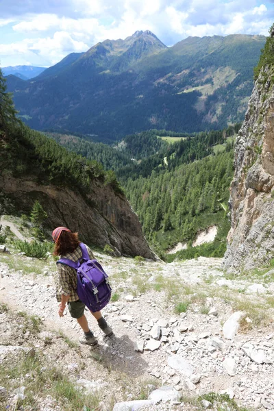 Woman Backpack Goes Rough Path Summer Hiking Tour Italian Dolomites — Foto Stock