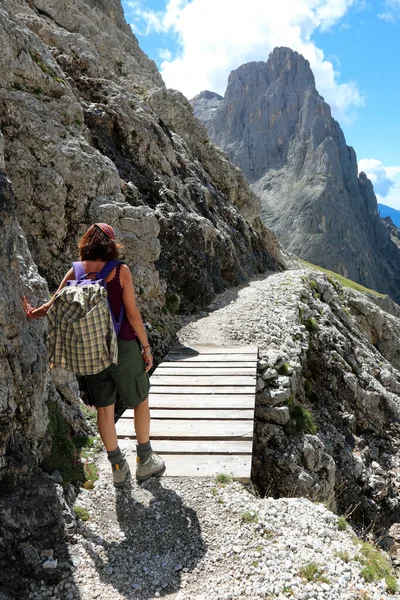 Young Woman Crosses Wooden Bridge Trail Summer Hike Dolomites — Photo