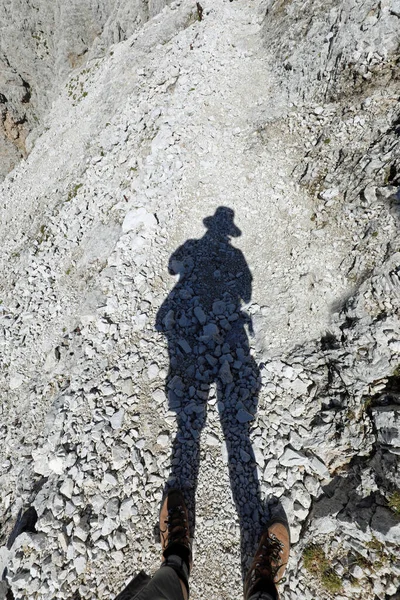 Explorer Hat His Shadow Stony Path Mountains — Stockfoto