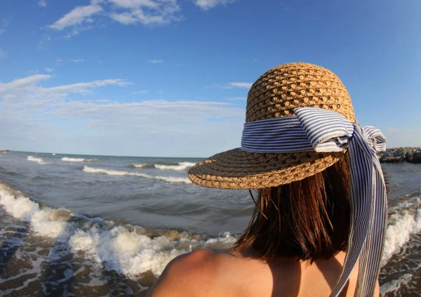 Caucasian Girl Straw Hat Looks Sea Shore Summer — Zdjęcie stockowe