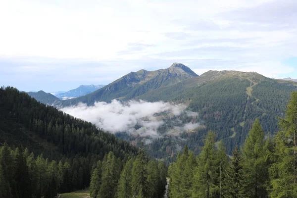 Valley Middle Mountains Clouds Trees — Foto Stock