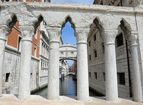Bridge Sighs Venice Seen Stone Balustrade People Lockdown Italy — Stockfoto
