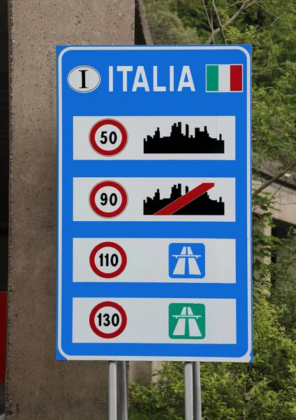 Road Sign Speed Limits Italian Border Text Italia Means Italy — Zdjęcie stockowe