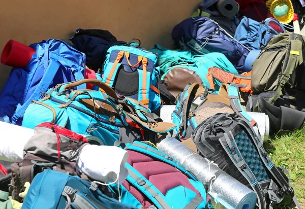 Many Backpacks Backpacks Sleeping Bags Boyscout Summer Camp People — Stock fotografie