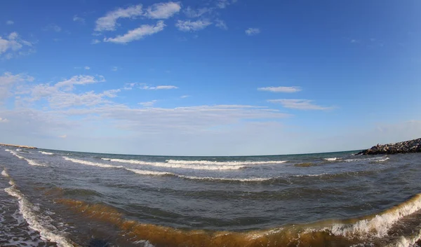 Seascape Sea Rocks Summer People Blue Sky Few Clouds — Stock Photo, Image