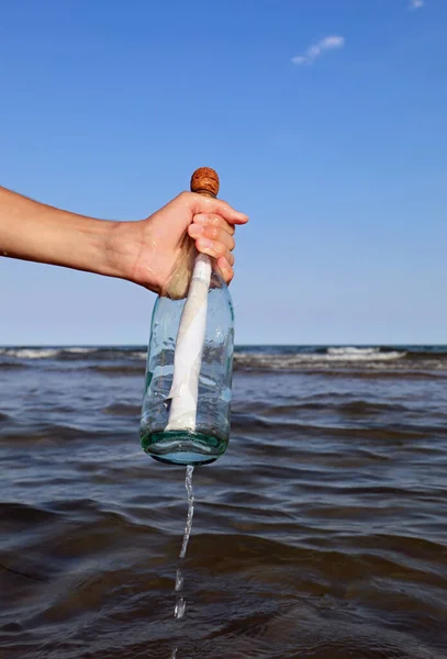 Hand Person Who Collects Bottle Secret Message Treasure Map Middle — Φωτογραφία Αρχείου