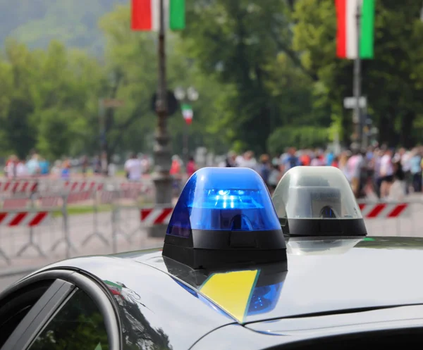 Синій Блимає Сирени Поліцейського Автомобіля Під Час Демонстрації Спостереження Містом — стокове фото