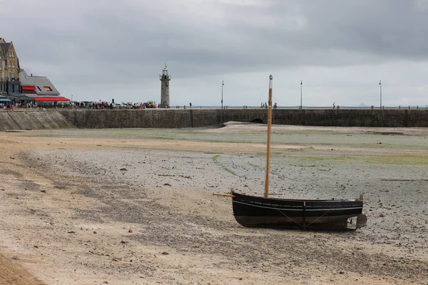 Beached Boats Seabed Low Tide Cancale Village Northern France — Stock Photo, Image