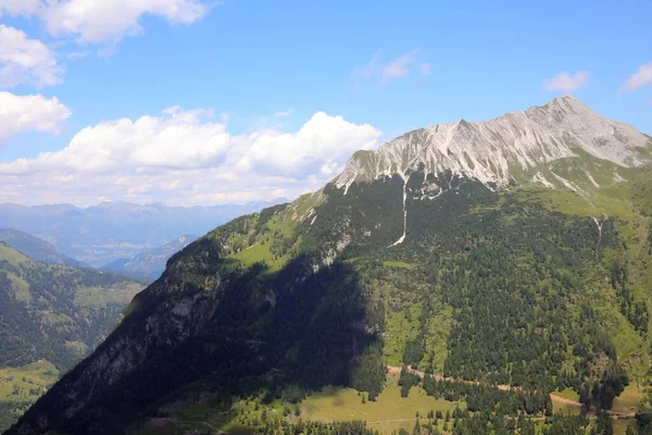 オーストリア国境近くのイタリアのフリウリ地方のアルプス山脈にあるPal Piccoloリゾート — ストック写真