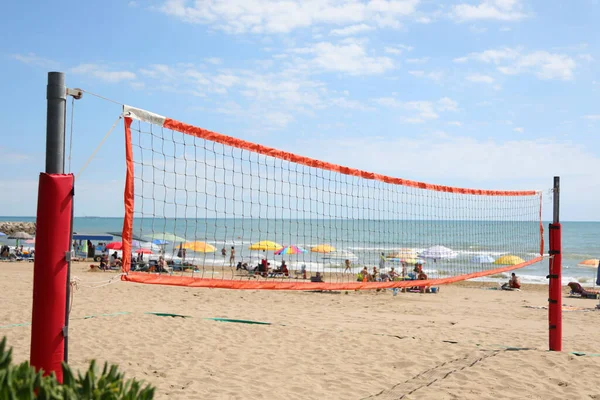 Strandvolleybalnet Een Strand Uitgerust Met Sportuitrusting Zonder Mensen — Stockfoto