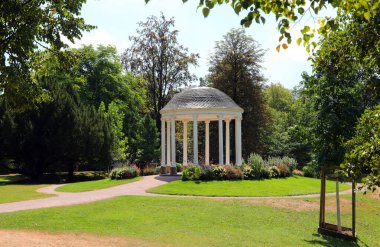 Fransa 'daki Strabourg Halk Parkı' nda TEMPLE DE L Amour adlı Aşk Tapınağı