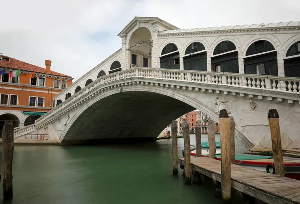 Puente Rialto Venecia Con Mucho Tiempo Exposición Sin Personas Durante — Foto de Stock