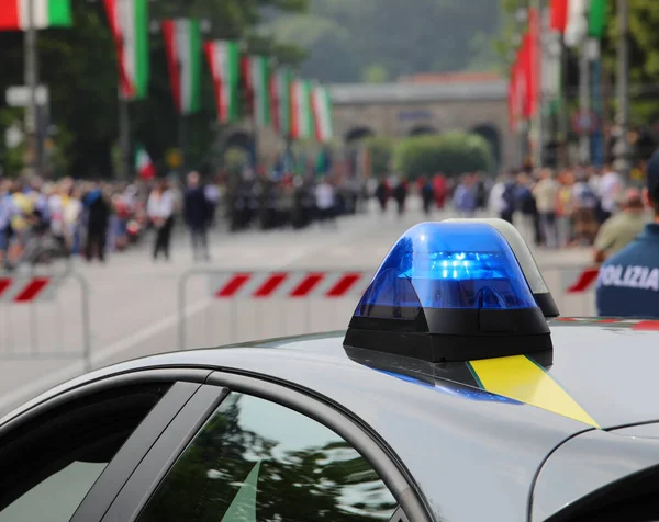 Polizeiauto Sirene Bei Demonstration Freien Und Viele Fahnen — Stockfoto