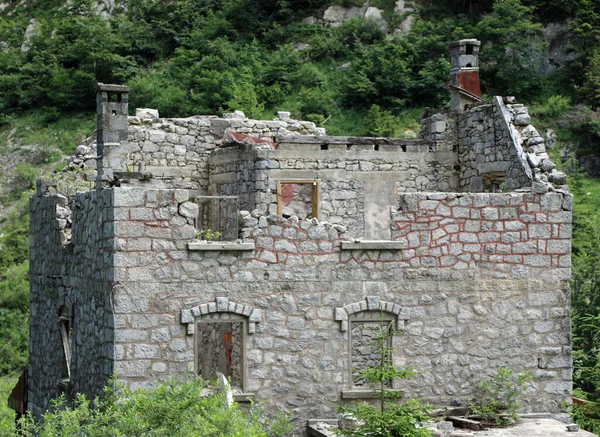 Décombres Ancienne Maison Pierre Inhabitée Détruite Par Tremblement Terre Milieu — Photo