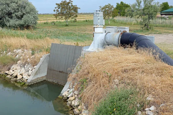 Large Dewatering Pump Screen Cleaner Industrial Channel Collect Water Cultivated — Stock Photo, Image