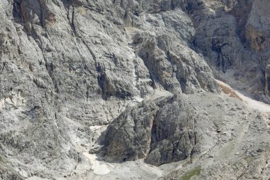 Kuzey İtalya 'daki Dolomites Alpleri' ndeki kayalık dağ manzarası