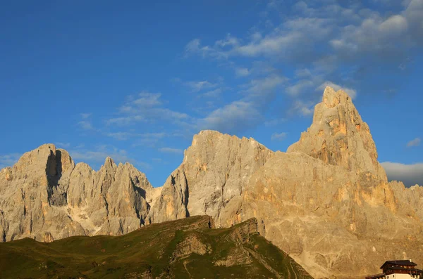 Alpenglow Называется Enrosadira Является Оптическим Явлением Которое Окрашивает Скалы Dolomitesat — стоковое фото