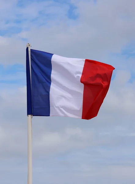 Gran Bandera Francesa Ondeando Fondo Azul Cielo — Foto de Stock