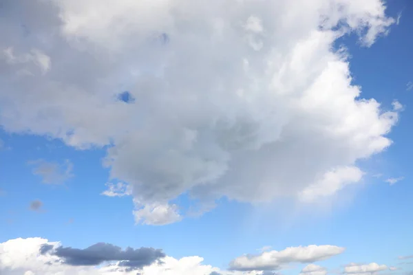 Cielo Limpido Con Nuvole Bianche Alcune Nuvole Nere Senza Aerei — Foto Stock