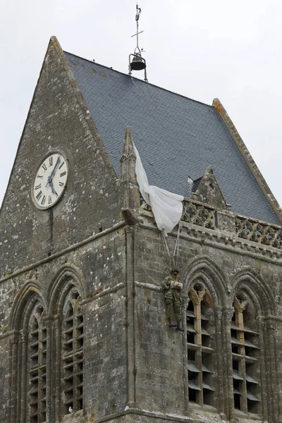 Sainte Mere Eglise Fra Francia Agosto 2022 Paracaidista Campanario Iglesia — Foto de Stock