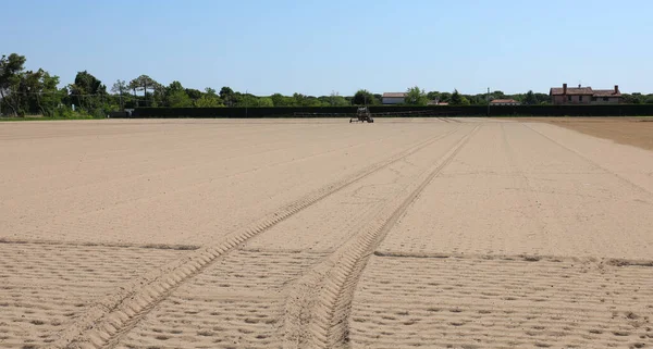 Tire Marks Tractor Dry Soil Field Due Drought Summer — Stockfoto