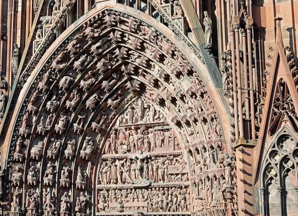Статуї Святих Релігійних Собору Нотр Дам Страсбурга Франції Людей — стокове фото