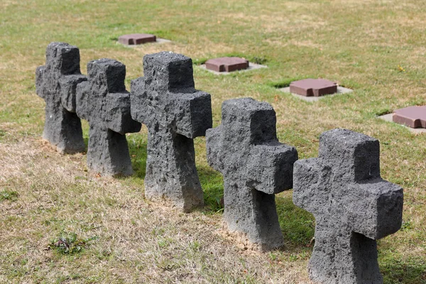 Cambe Francja Sierpnia 2022 Niemiecki Cmentarz Wojenny Cambe Normandii Krzyże — Zdjęcie stockowe