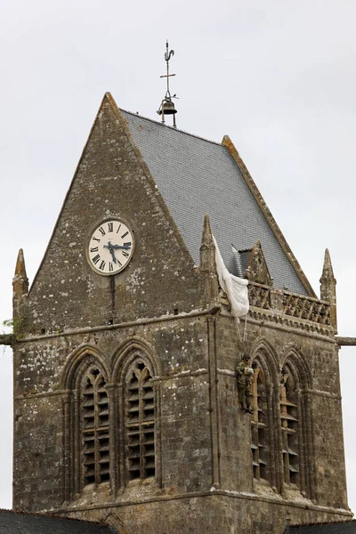 Sainte Mere Eglise Fra France August 2022 Paratrooper Bell Tower — Stock Photo, Image