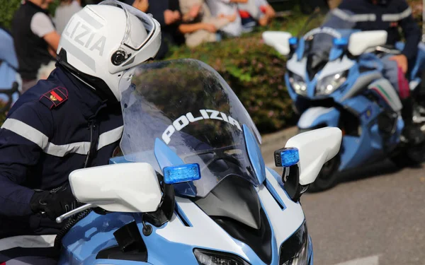 Vicenza Italy Жовтня 2022 Поліцейський Мотоциклі Текстом Polizia Означає Police — стокове фото
