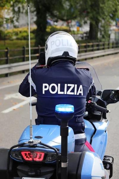 Vicenza Italië Oktober 2022 Motorrijder Politieagent Tekst Polizia Wat Politiek — Stockfoto