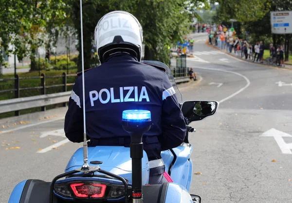 Vicenza Italien Oktober 2022 Motorradpolizist Und Text Polizia Italienischer Sprache — Stockfoto