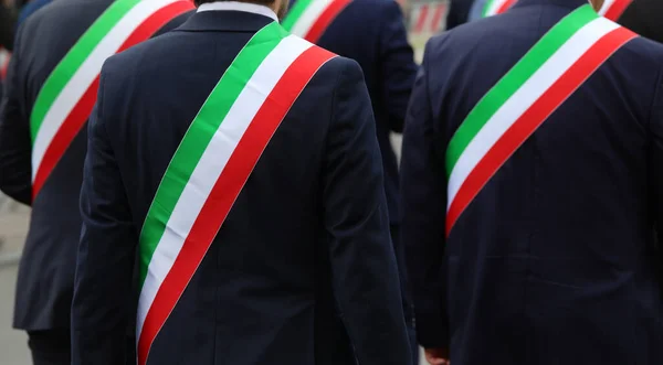 Sindaci Italiani Durante Manifestazione Con Banda Tricolore Con Bandiera Italiana Immagine Stock
