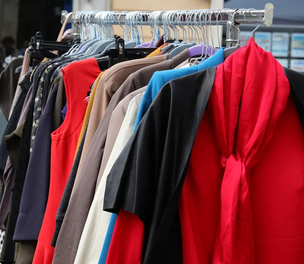 Rood Shirt Met Sjaal Andere Kleding Koop — Stockfoto
