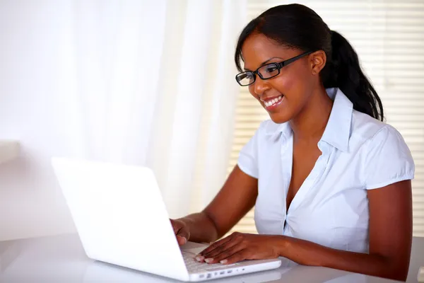 Stylish young woman working on laptop — Stock Photo, Image