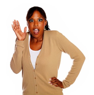 Eli ile sürpriz çekici kız