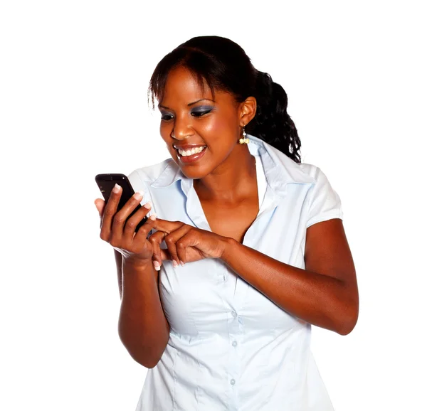 Young woman sending a message by cellphone — Stock Photo, Image