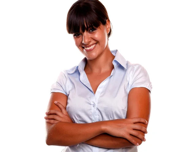 Atractiva joven mujer mirándote y sonriéndote — Foto de Stock