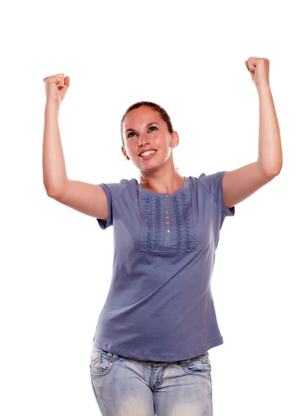 Aufgeregte junge Frau feiert einen Sieg — Stockfoto
