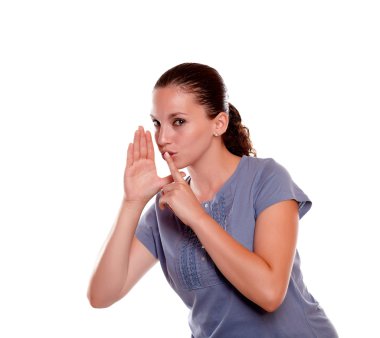 genç bir kadın isteyen sessizlik sana bakmak