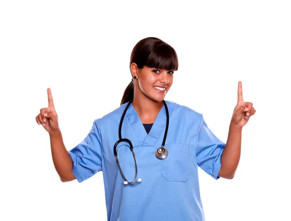 Sonriente médico mujer señalando hacia arriba — Foto de Stock