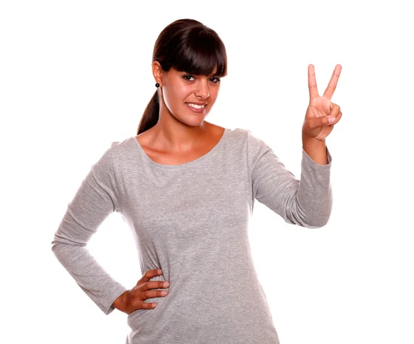 Young woman holding up two fingers in victory sign — Stock Photo, Image