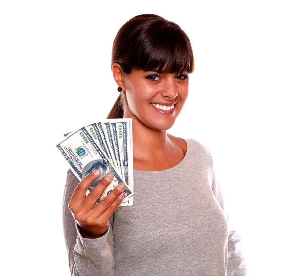 Sana bakarken para ile gülümseyen genç kadın