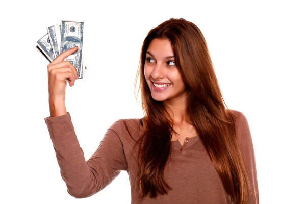 Młoda kobieta, patrząc na prawą rękę z pieniądze — Zdjęcie stockowe