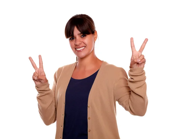 Young woman holding up two fingers in victory sign — Stock Photo, Image