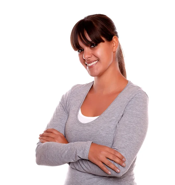 Encantadora mujer relajada sonriendo y mirándote —  Fotos de Stock