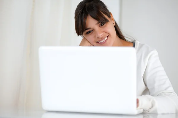 Positive young woman using her laptop computer Royalty Free Stock Photos