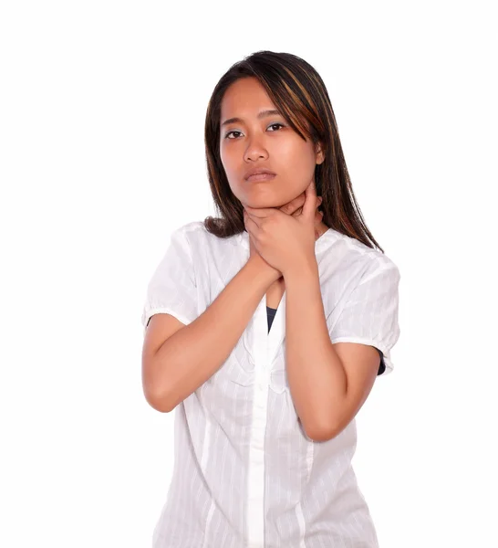 Affascinante asiatica giovane donna con mal di gola — Foto Stock