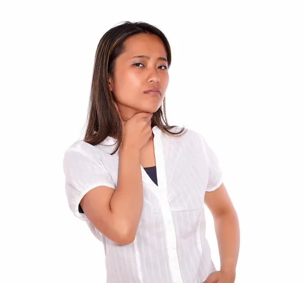 Charmiga asiatic ung kvinna med hals smärta — Stockfoto