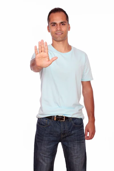 Hispanische erwachsener Mann geben die hohe — Stockfoto